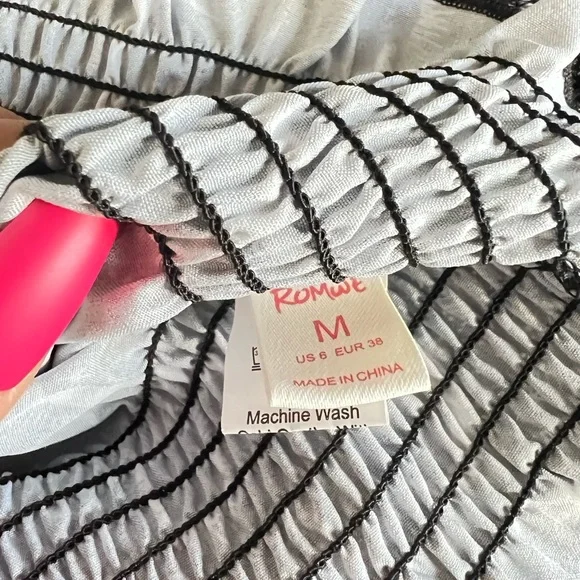 NWOT Romwe Moon Crop Top Flowy Blouse - Picture 2 of 4